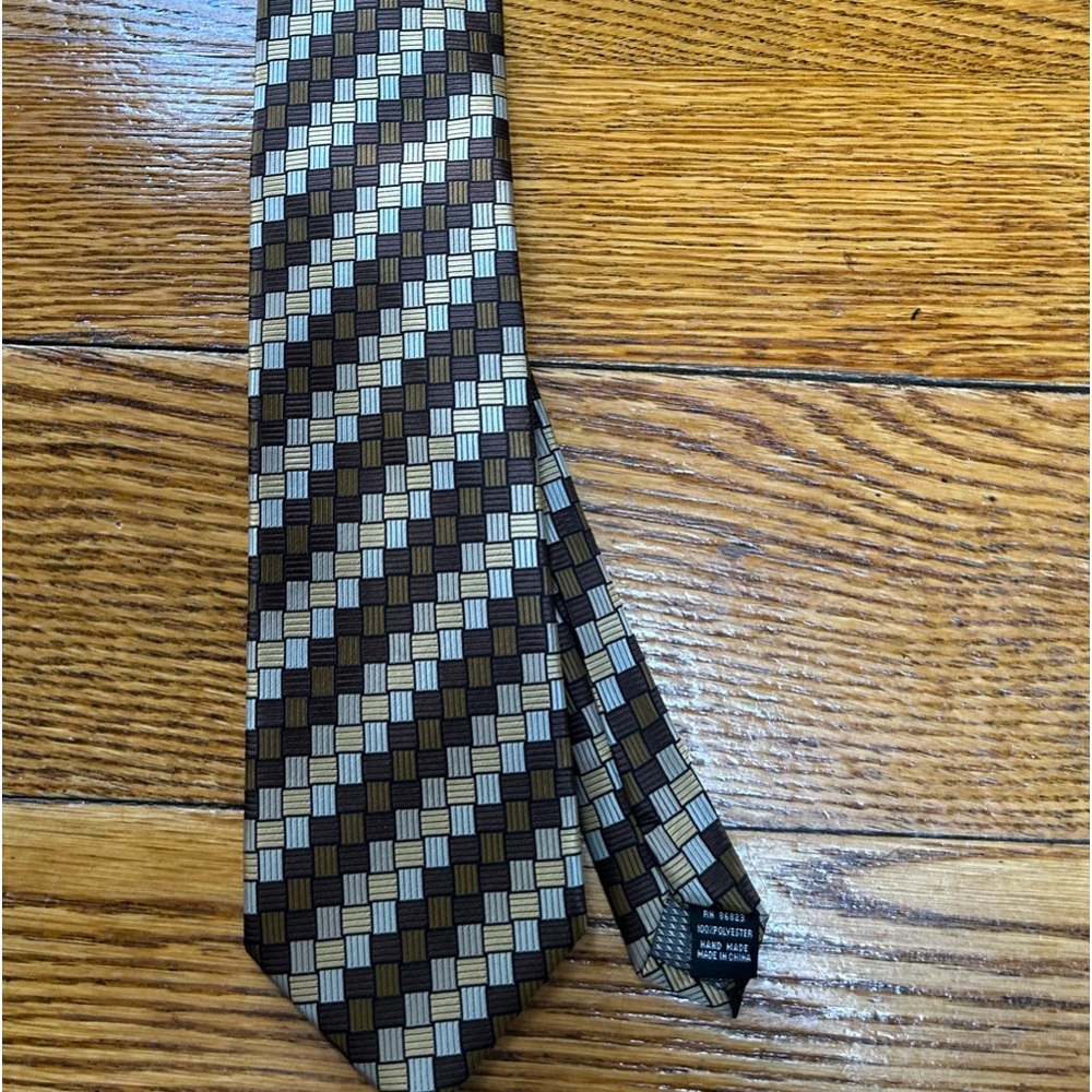 Peebles men’s necktie.  Diagonal stripes in brown and tan.  Great condition.